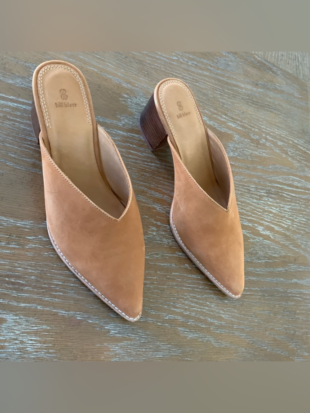Bill Blass Leather Suede Camel Brown V Block Hill Mules US 7.5